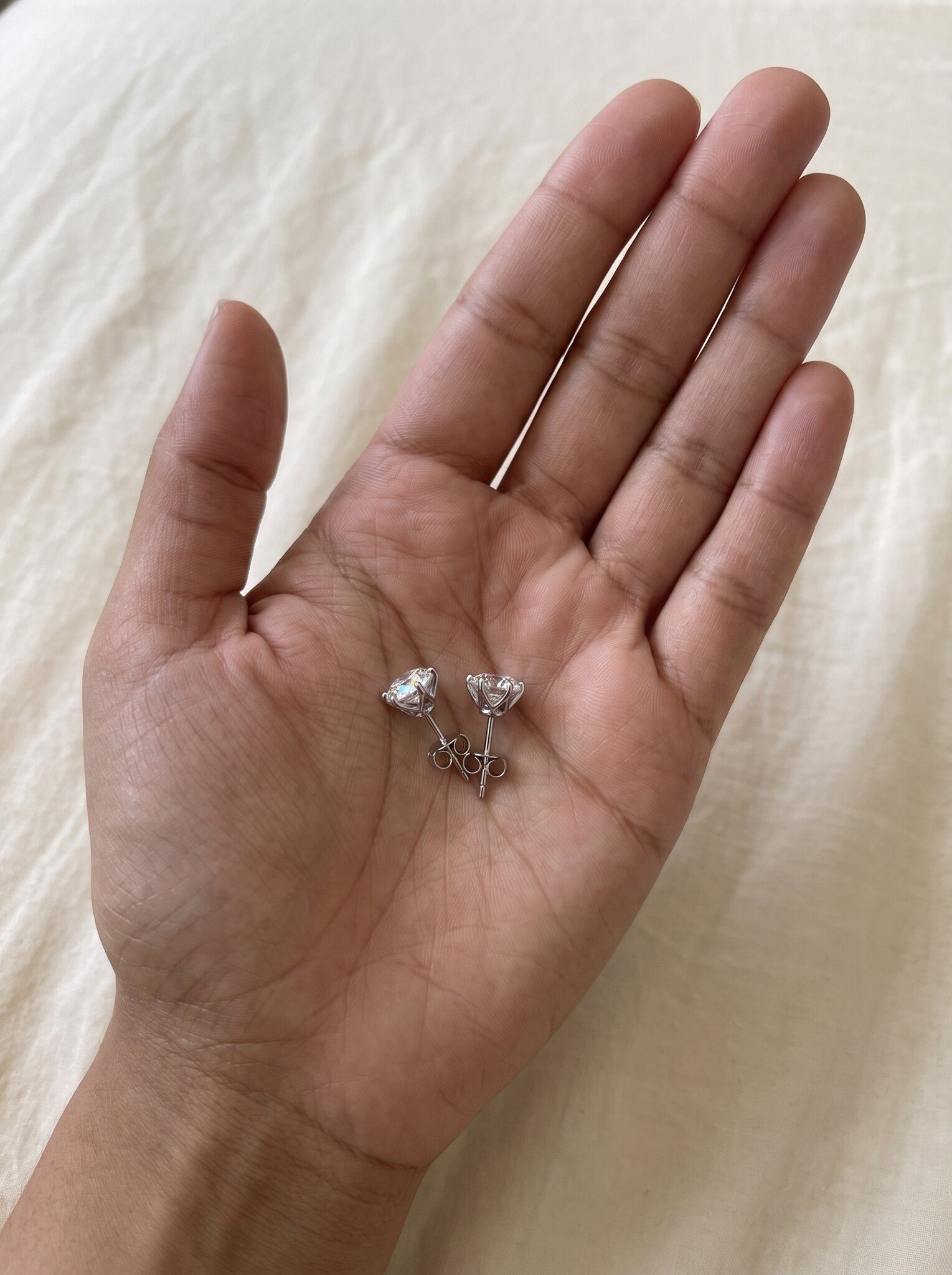 moissanite stud earrings in light up box, gra cert - photo 5