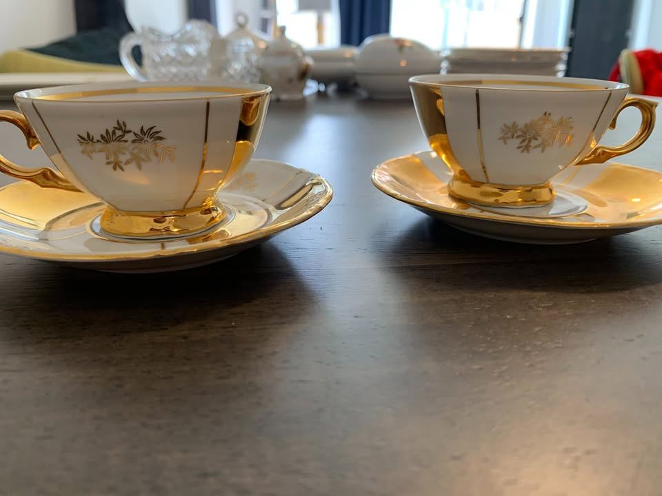 Vintage East Germany Porcelain Tea Cups and Saucers - photo 2