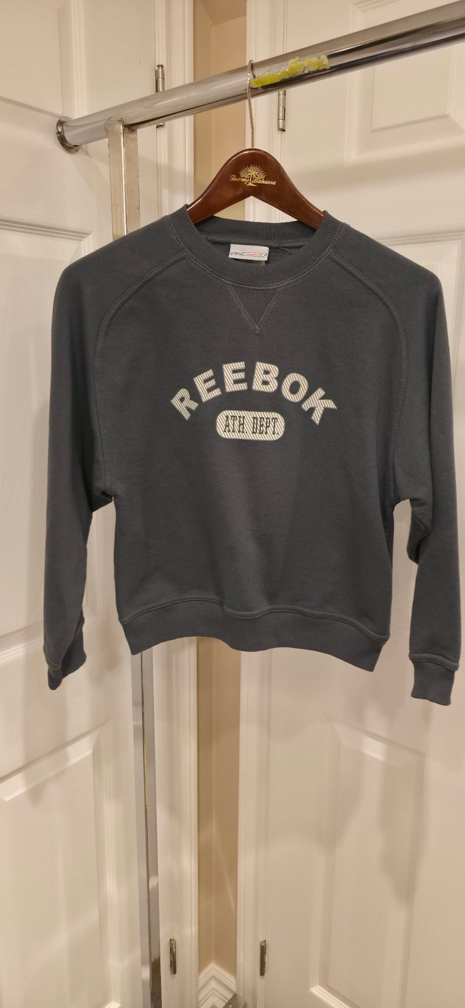 Kids Reebok grey crewneck sweatshirt size M