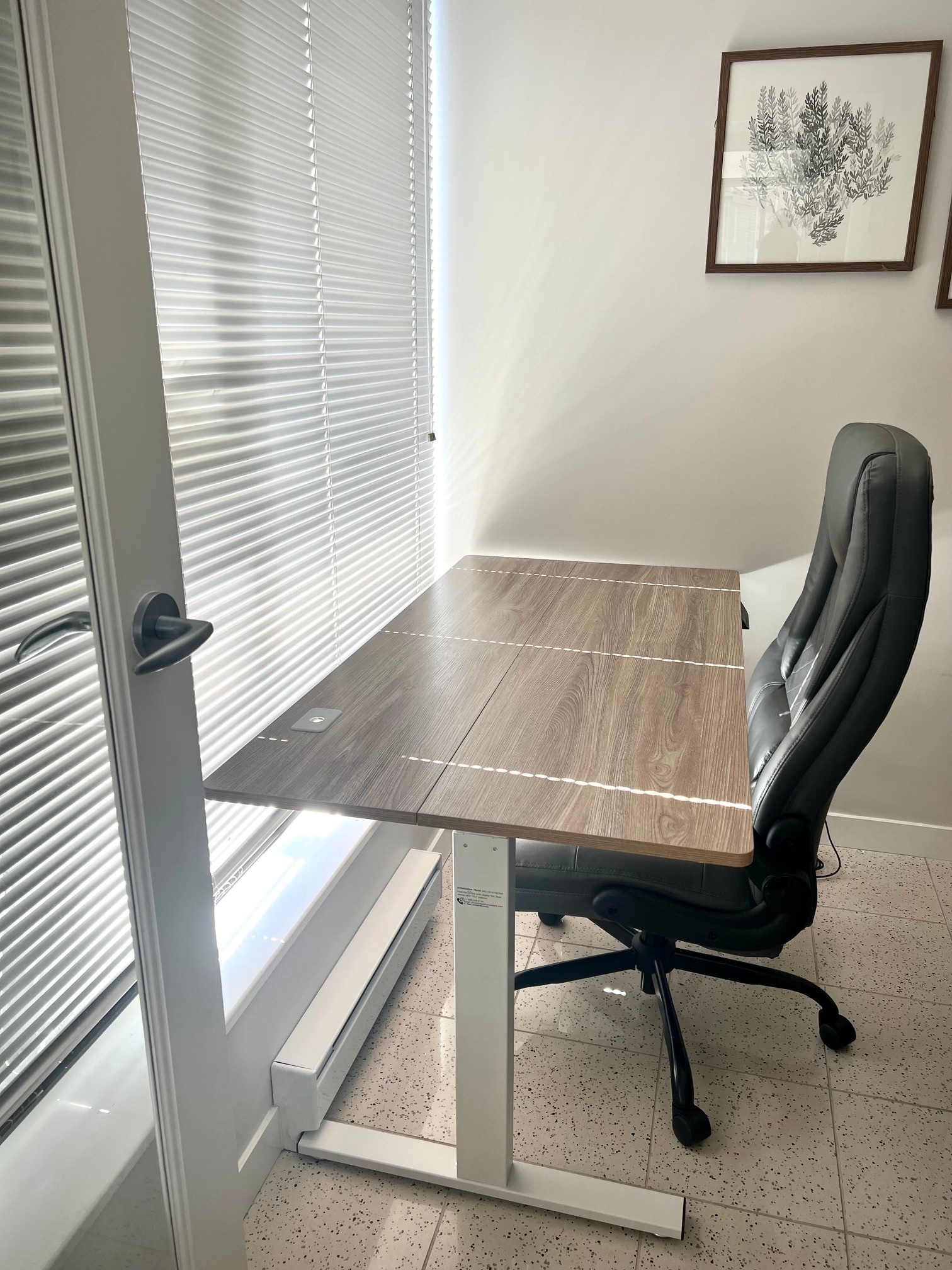 Large Electric Height Adjustable Standing Desk – Modern Style - photo 2