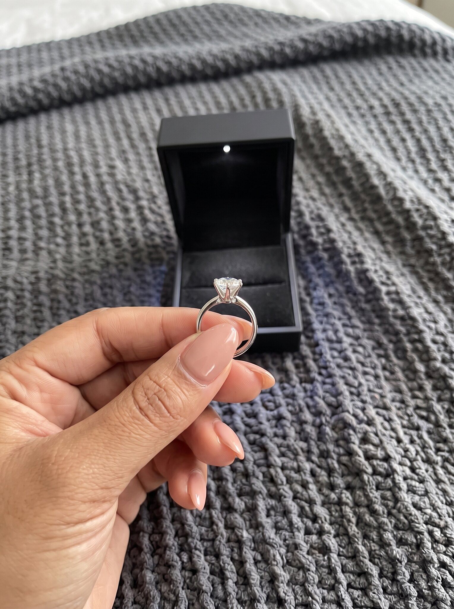 moissanite engagement ring 2ct with gra cert - photo 2