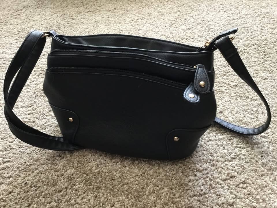 women’s black purse