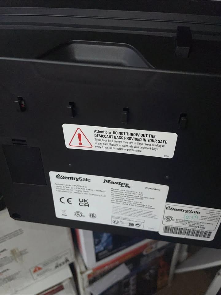 SentrySafe FPW082FS Fireproof Waterproof Safe 0.81 cu ft - photo 4
