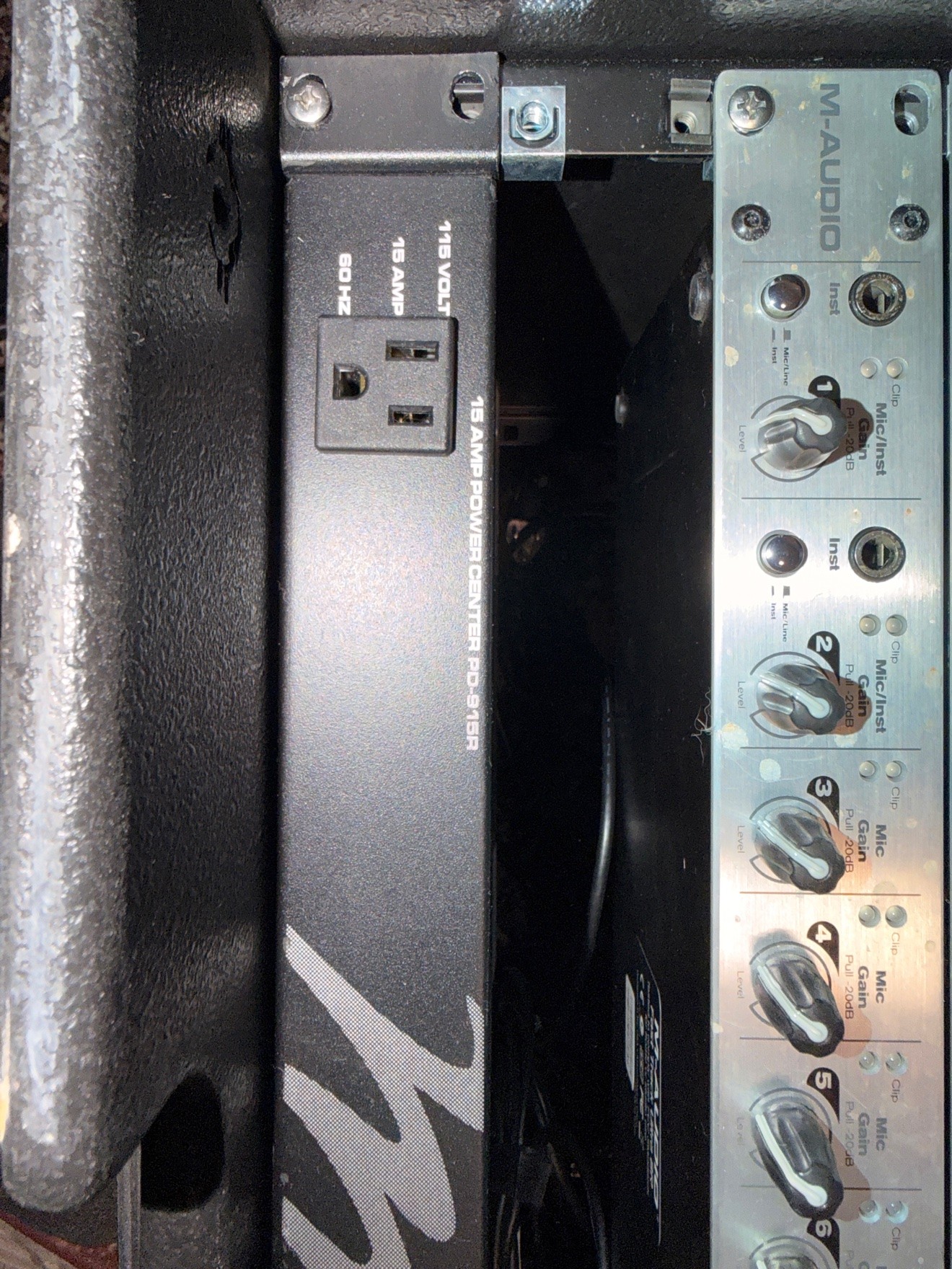 2x M-Audio Fast Track Ultra 8R + Middle Atlantic PD-915R - photo 3