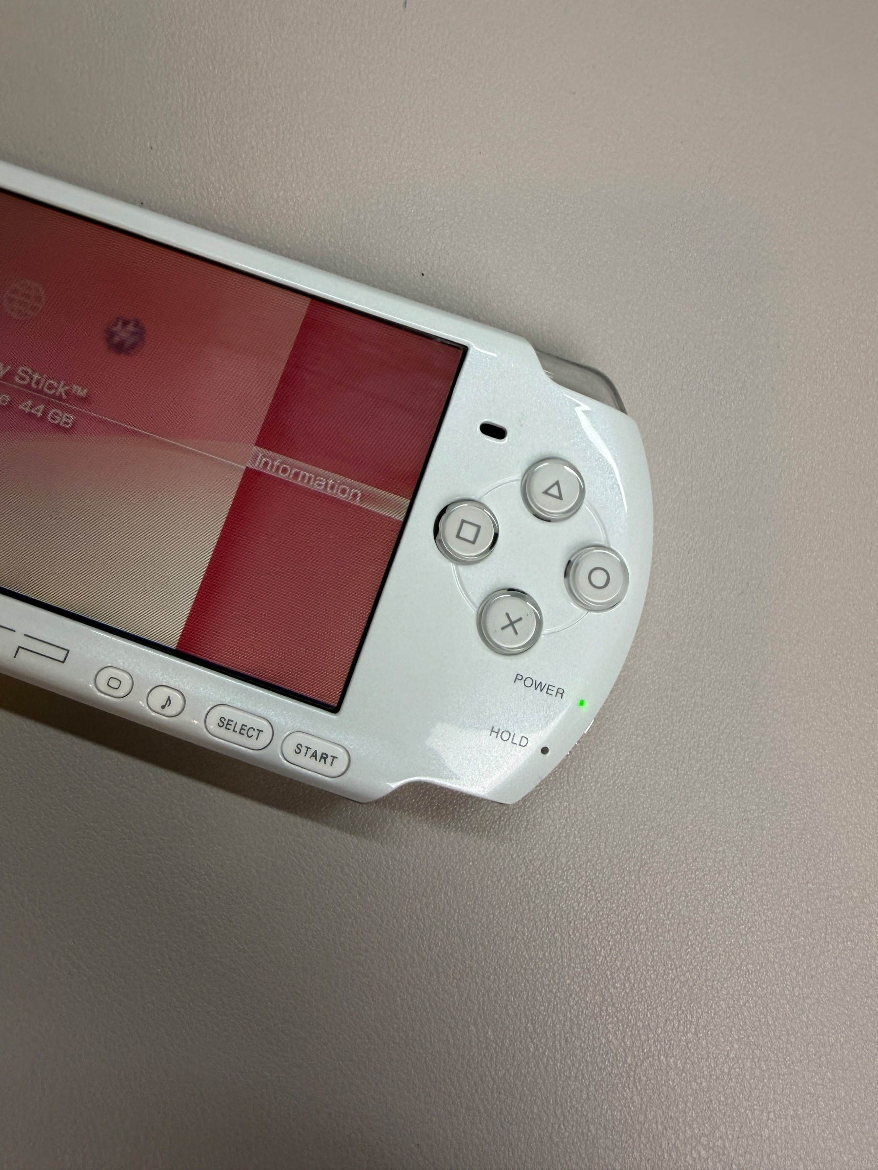 Sony PSP 3000 Handheld Game Console — White, Like New - photo 3
