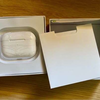 Wireless Earbuds with GPS / Battery Display – Brand New
