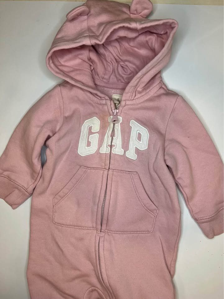 Gap Baby Girls Winter Footed Hooded Onesie 3-6M
