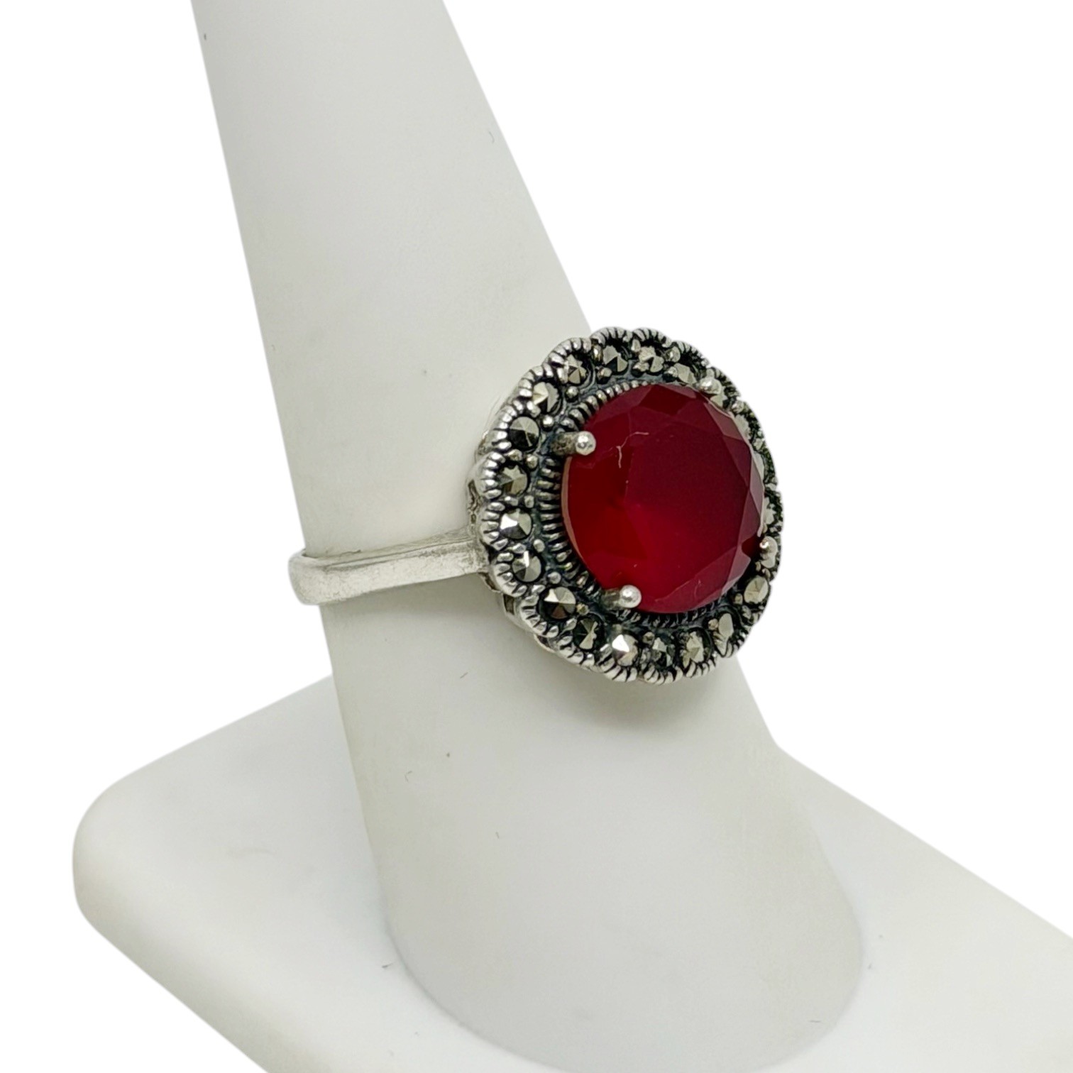 Vintage sterling silver synthetic ruby & marcasite ring - photo 2