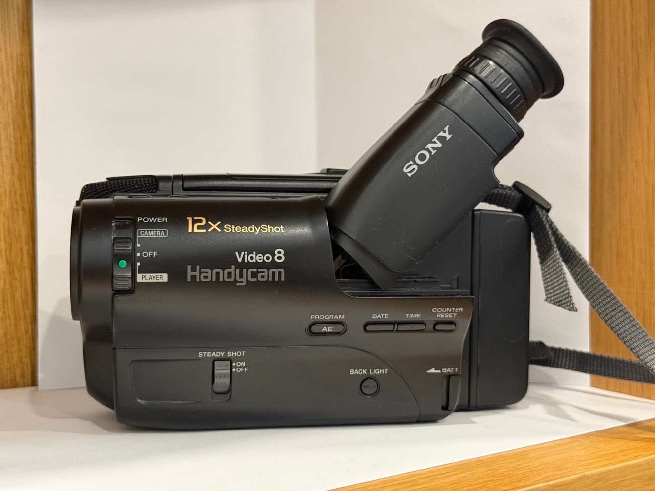 Sony Handycam CCD-TR82 Video8 Camcorder – 12x SteadyShot, NP-80