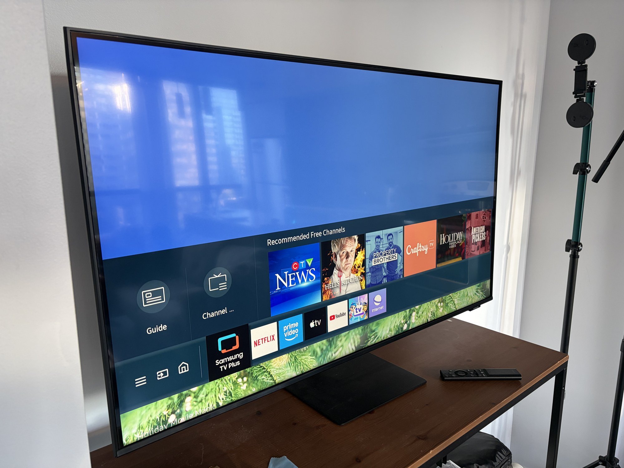 Samsung 43" 4K Smart Monitor M7 (S43AM702) – USB-C - photo 3