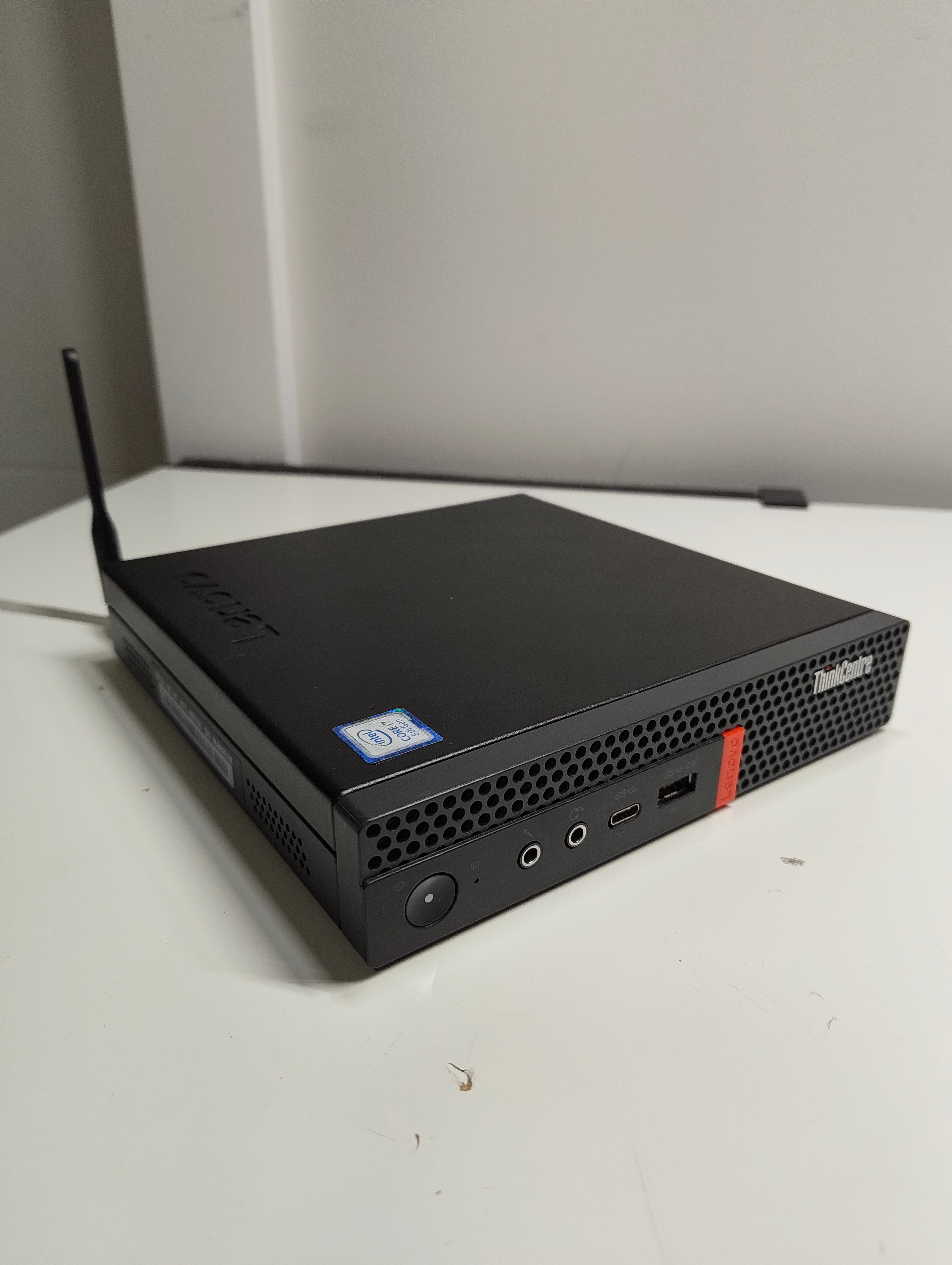 Lenovo M720q Mini PC / Intel 8th Gen i7-8700T / 8GB / 256GB