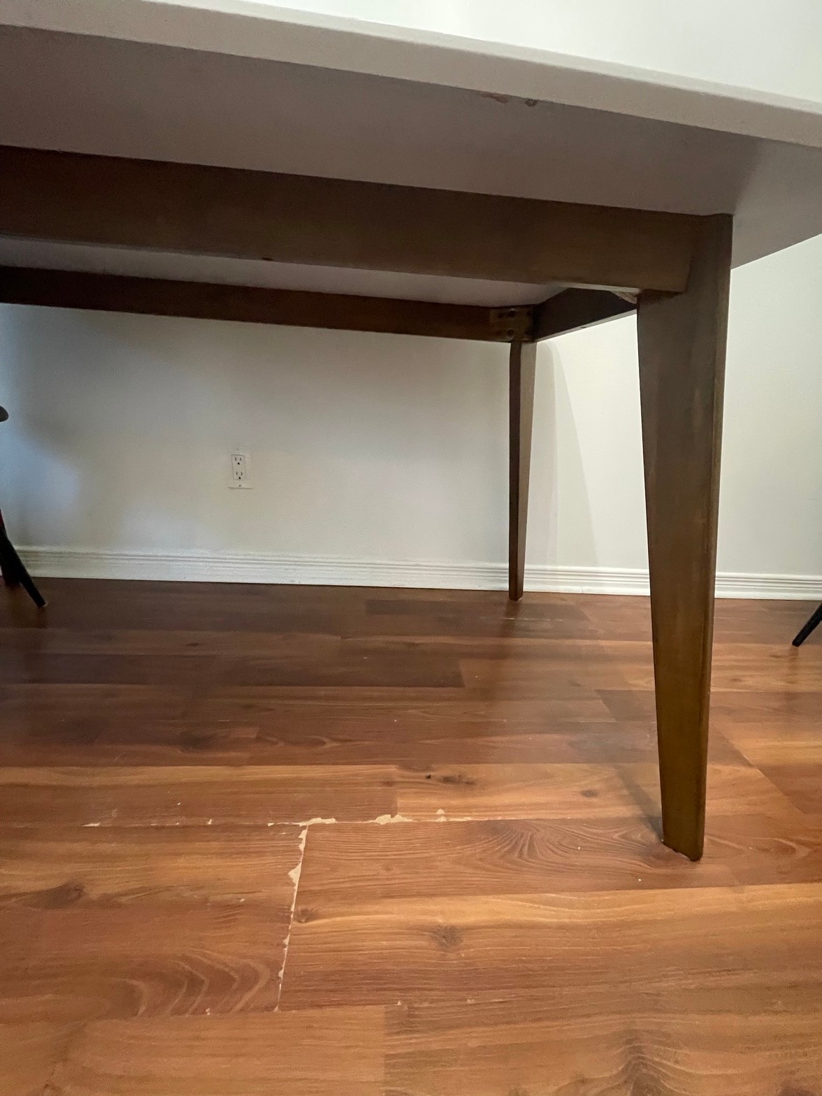 White dining table with wood legs - photo 3