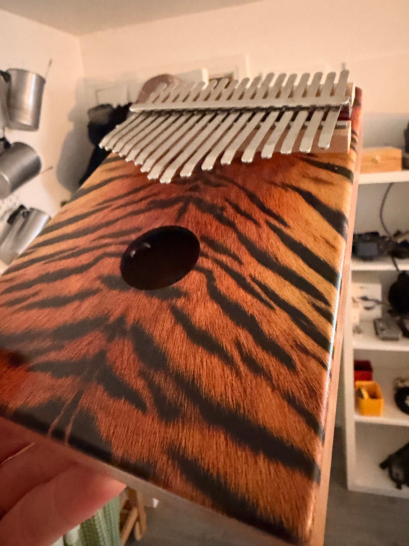 Beaver Creek 17-Key Kalimba — Tiger Finish, In Box - photo 5