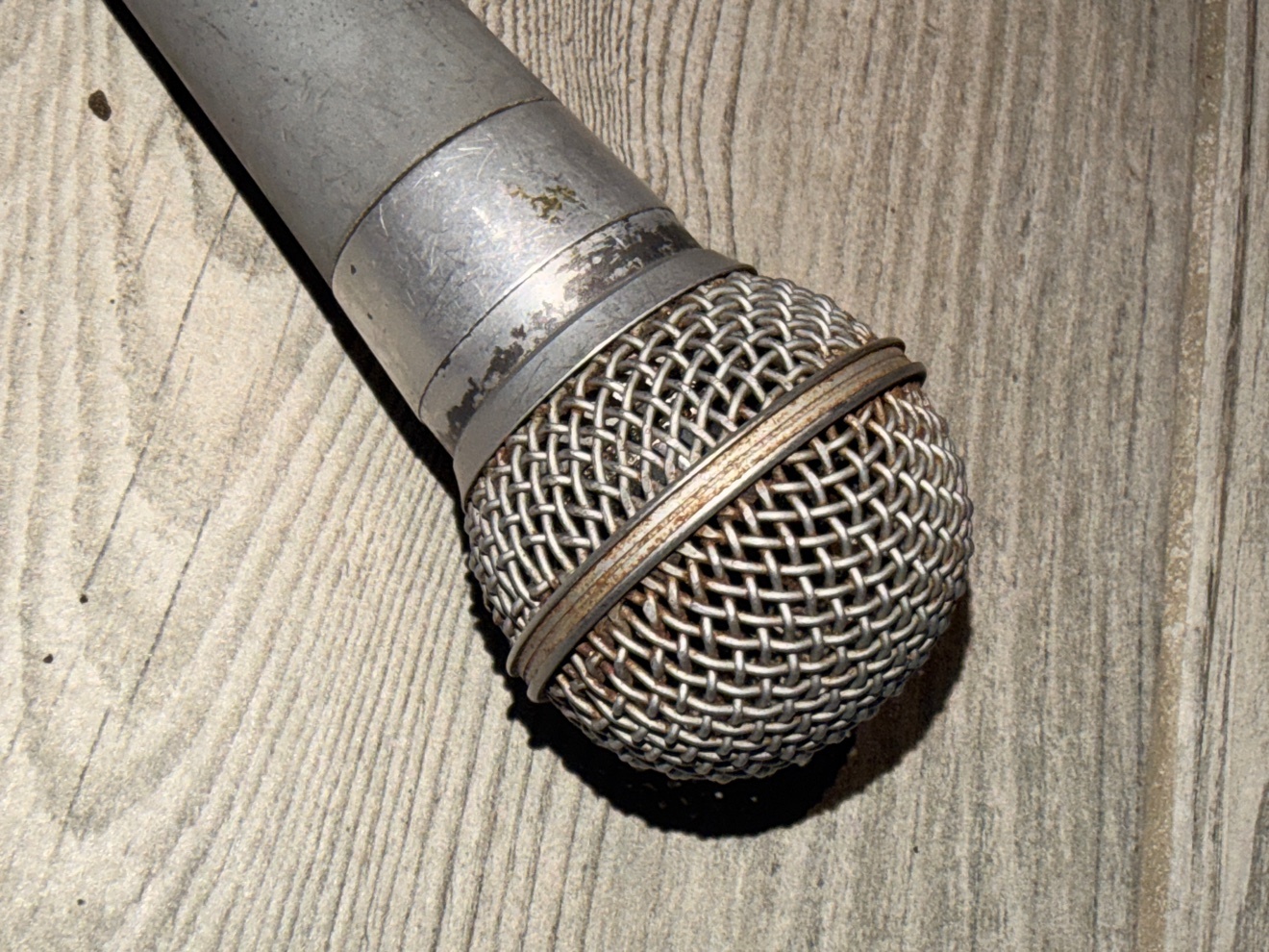 Used Dynamic Vocal Microphone - photo 5