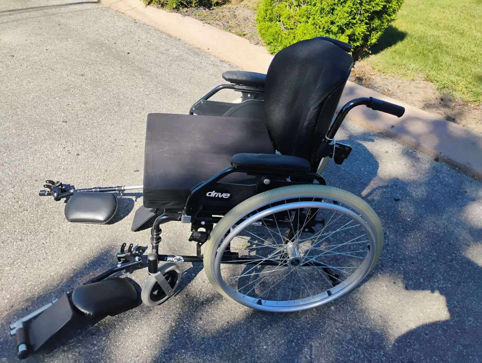 DRIVE Lynx Ultra Lightweight Wheelchair NEW!!!