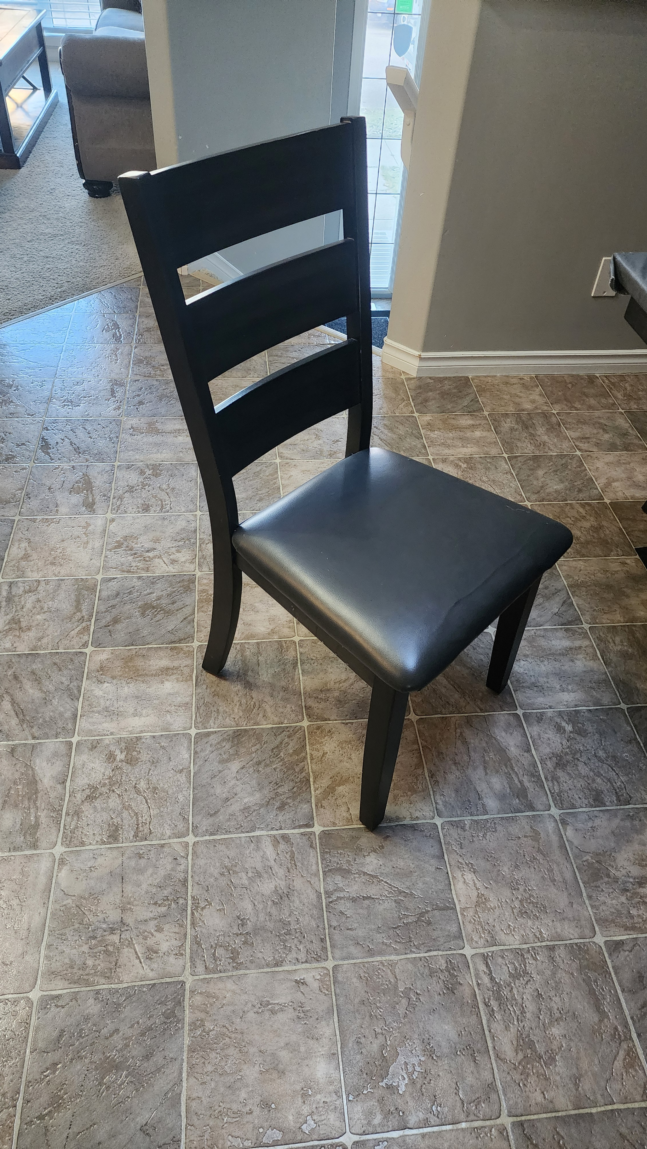 Table and chairs - photo 2