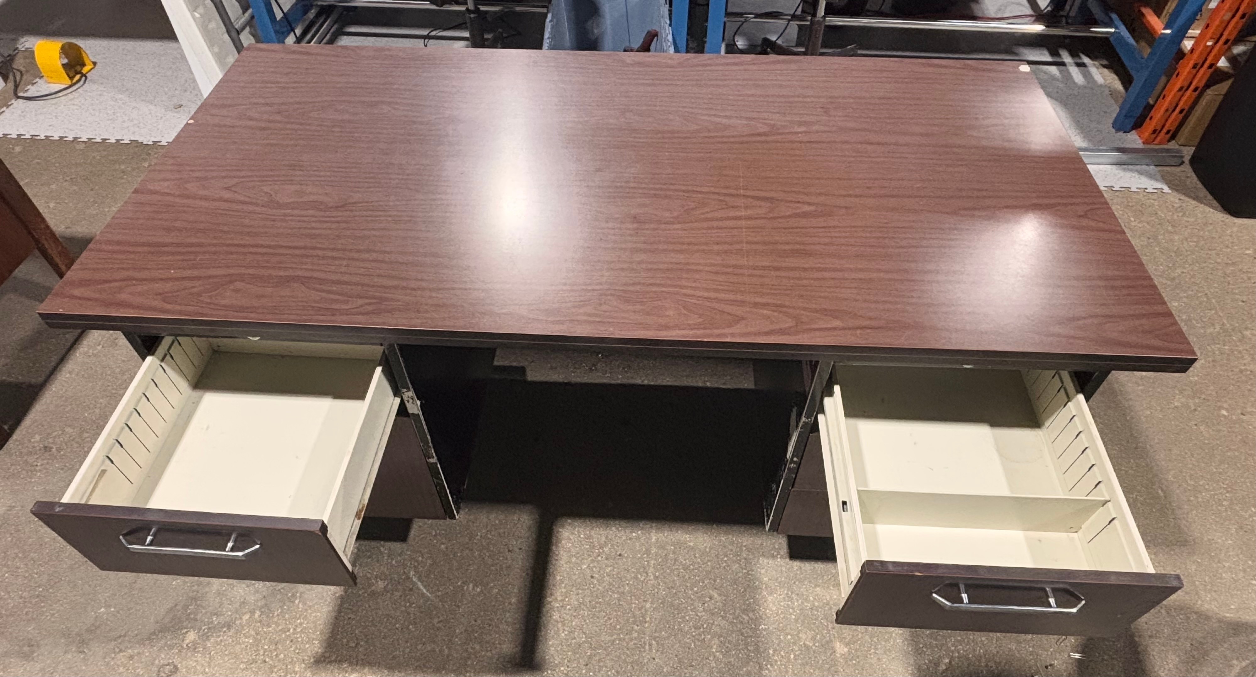 Office Desk - photo 5