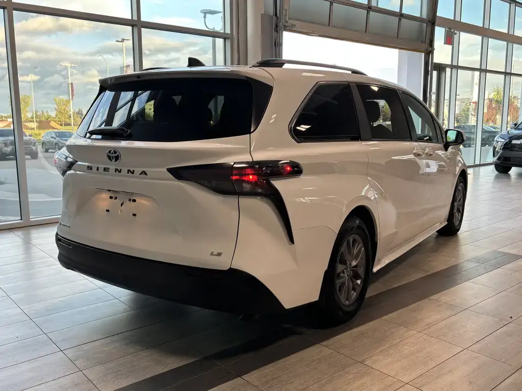 2025 Toyota Sienna - photo 5
