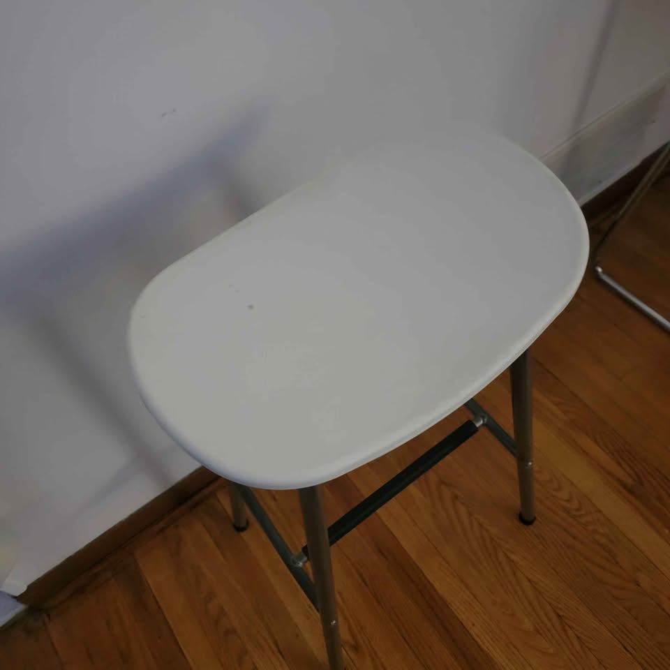 Oval white  plastic and metal Ikea stool - photo 2