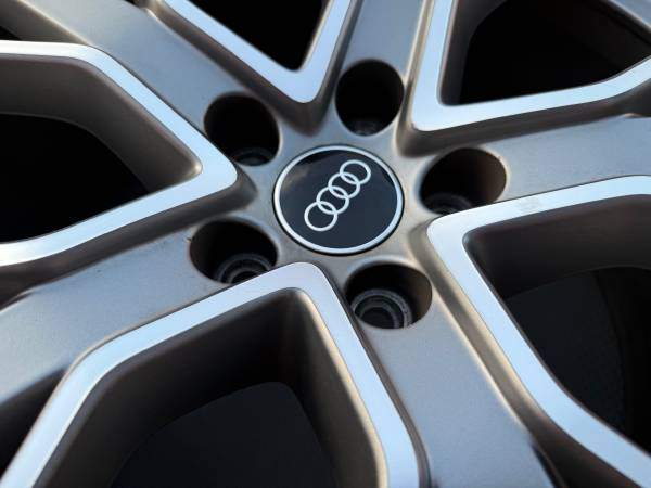 STUNNING - Set of Genuine OEM Audi A4 S4 19x8.5" ET40 rims - photo 3