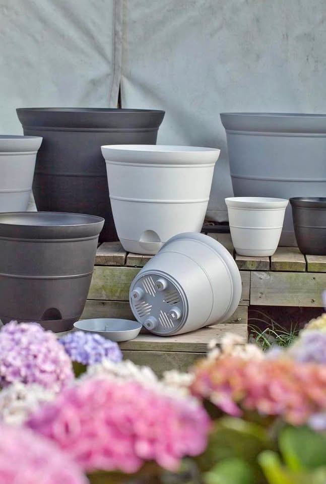 Set of 9 White Plastic Plant Pots, 3 Sizes (New)