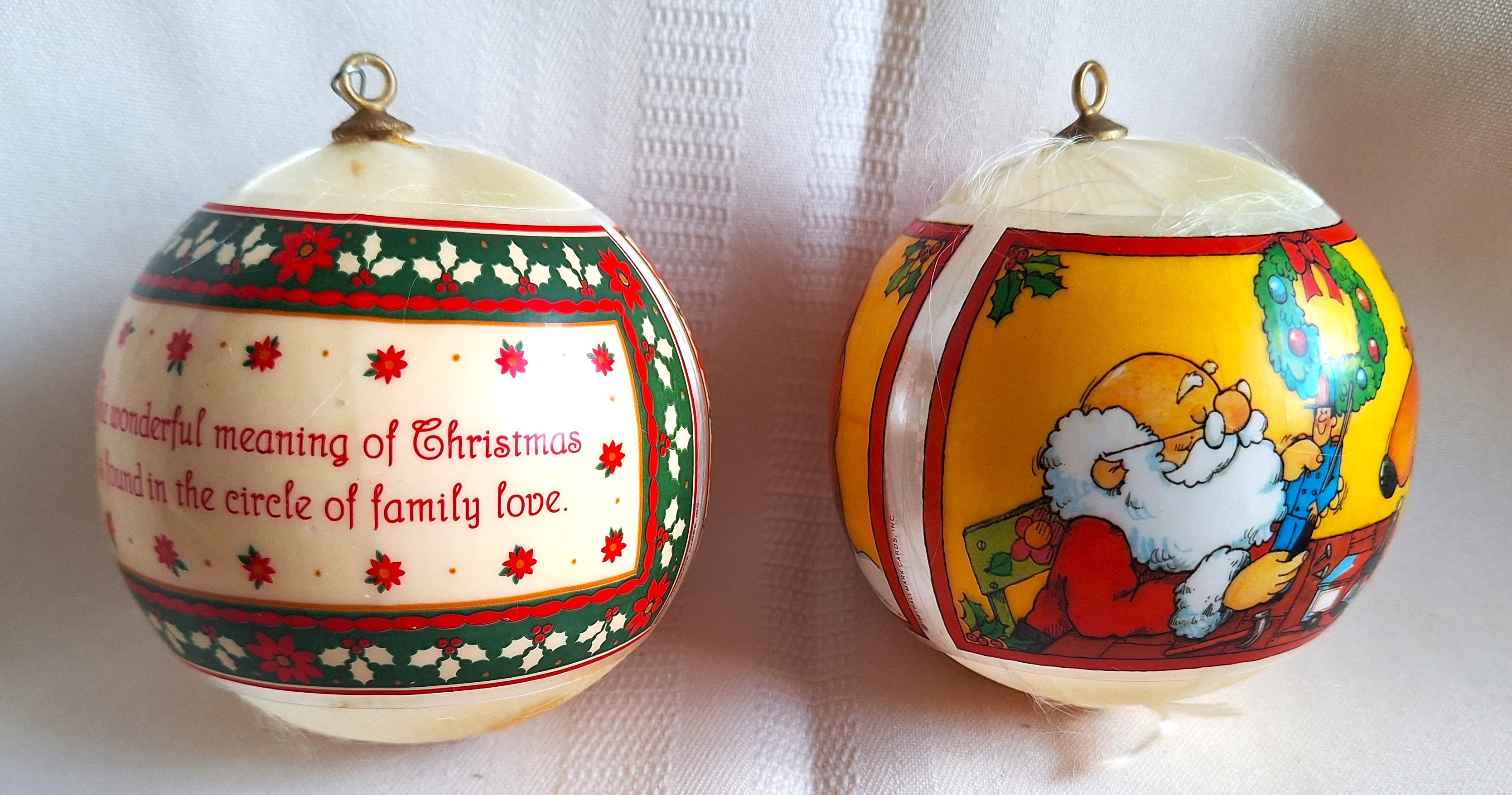 Set of 2 Vintage Hallmark 1981 Christmas Ornaments - photo 2