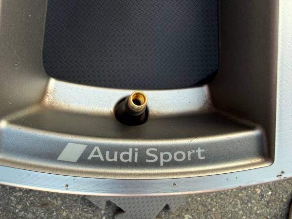 STUNNING - Set of Genuine OEM Audi A4 S4 19x8.5" ET40 rims - photo 4