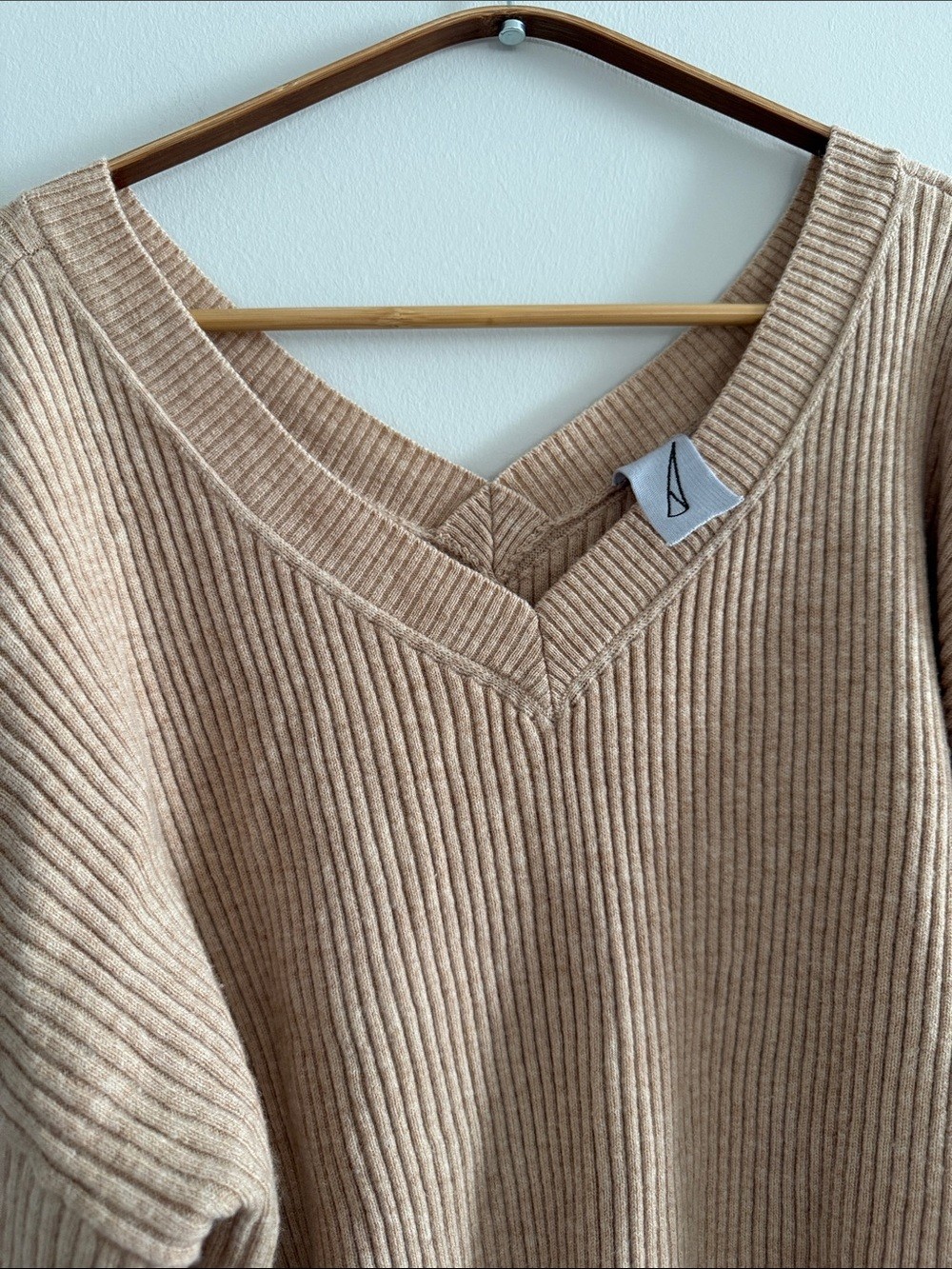 V-Neck Ribbed 100% Wool Sweater in Camel - photo 3