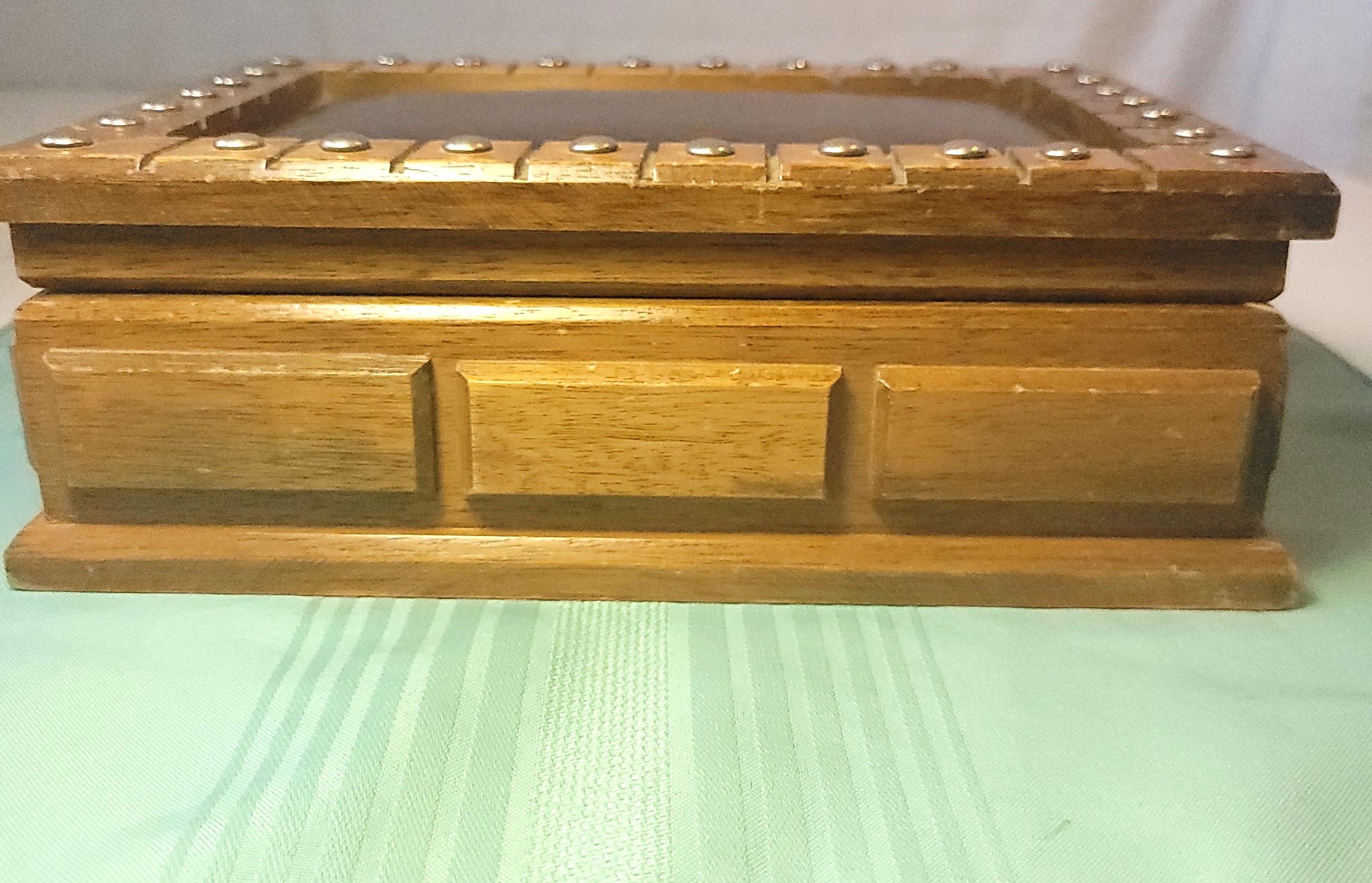 1975 London Leather Wooden Jewelry Valet Box Studded Top 10x7x3.