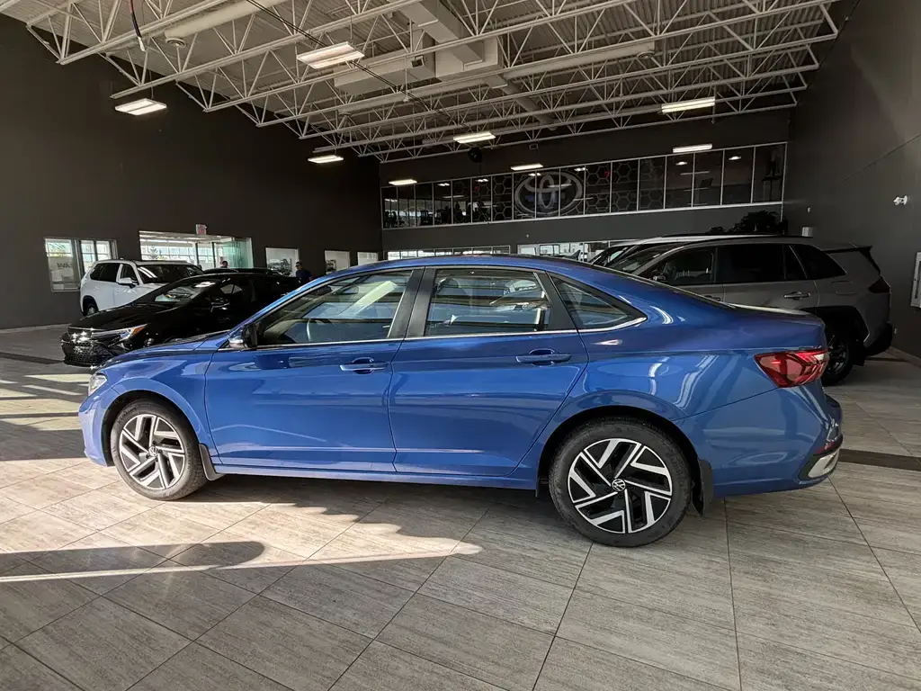 2024 Volkswagen Jetta - photo 4