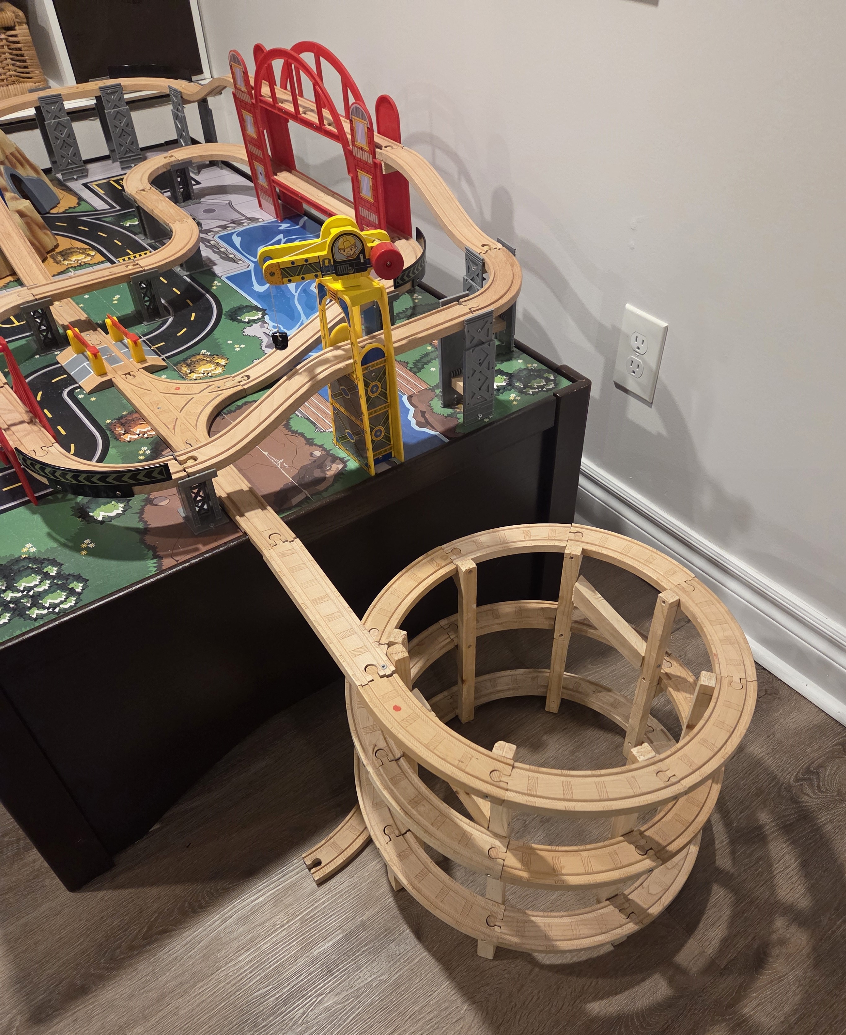Train Table Set + BONUS Thomas & Friends items - photo 2