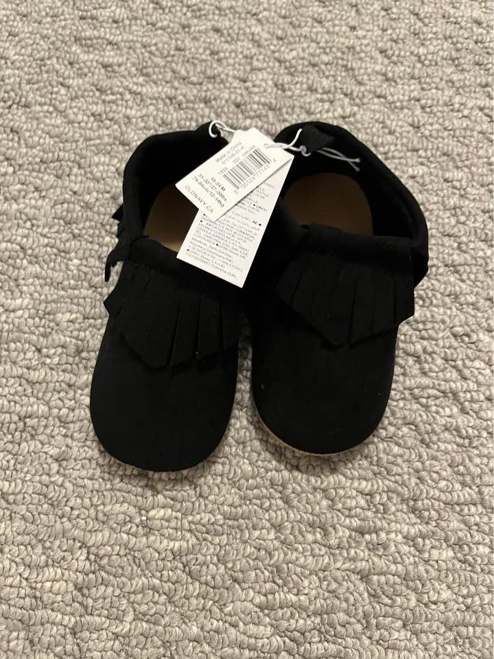 NWT Old Navy Baby Moccasins size 18-24 months - photo 2
