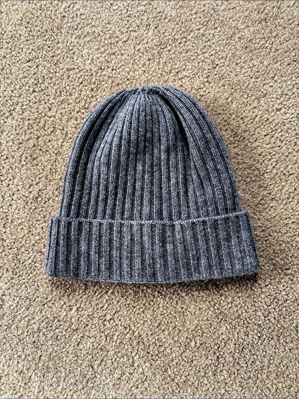 100% Cashmere Ribbed Knit Beanie in Gray