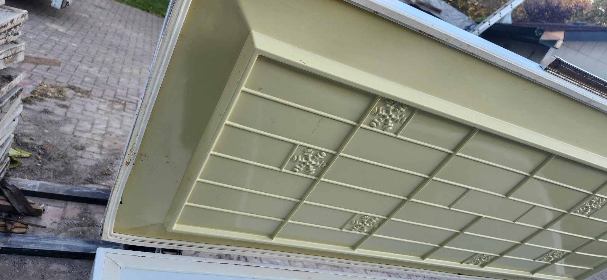 Viking chest freezer, 63 x 30 inches - photo 2
