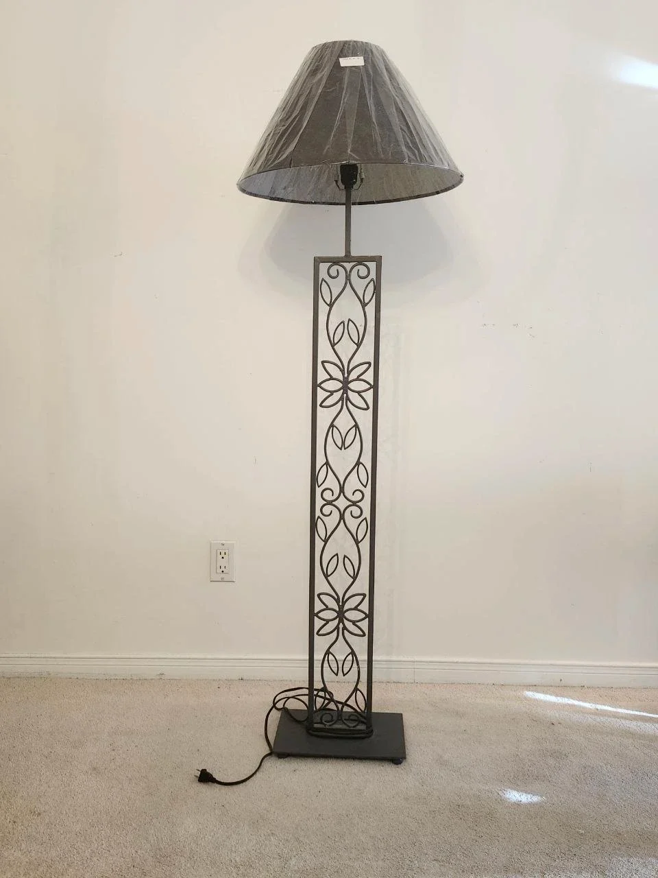 Metal Floor Lamp with Floral Design - photo 4
