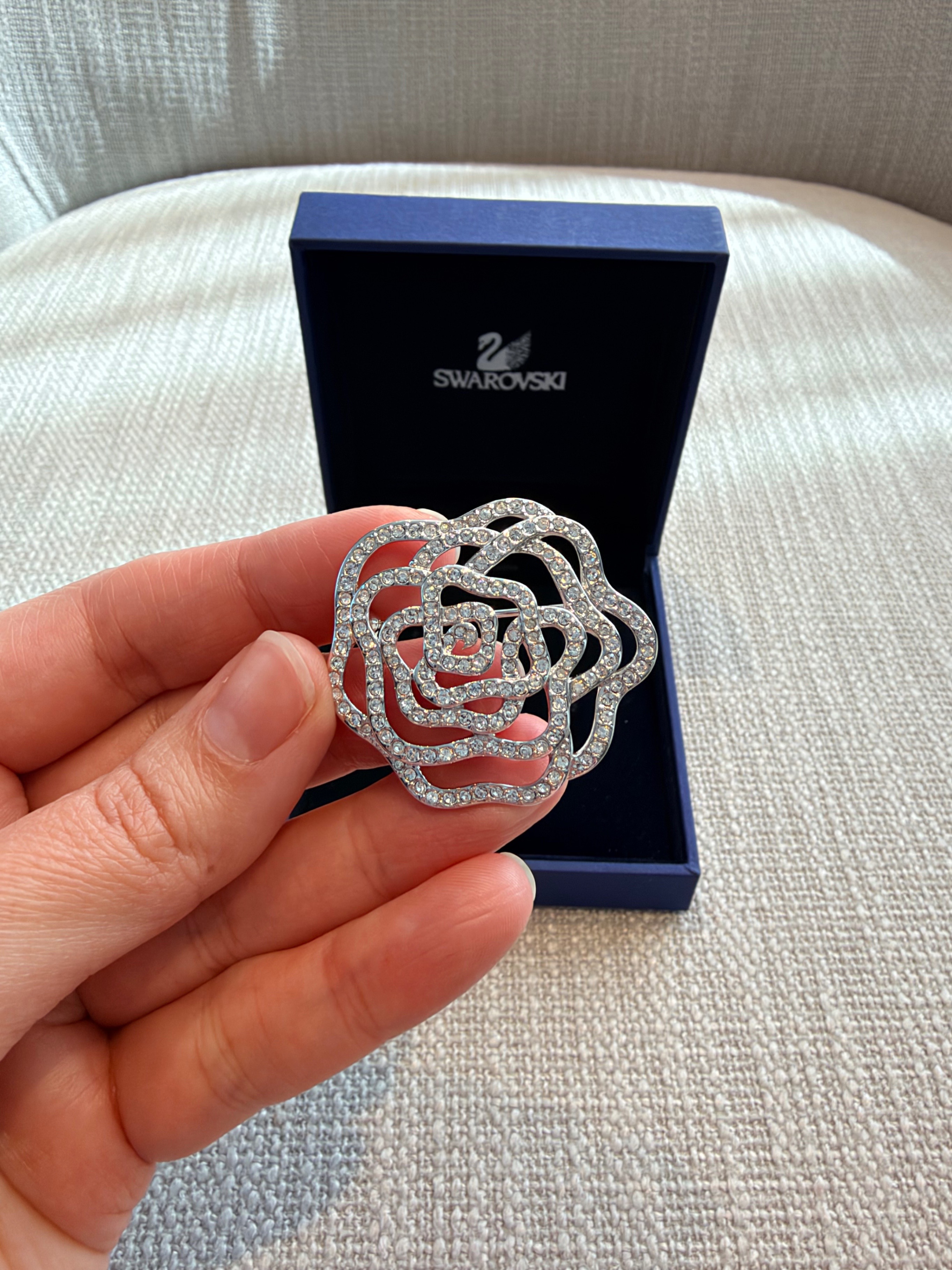 Rare Swarovski Pavé Rose Brooch, New With Box - photo 2