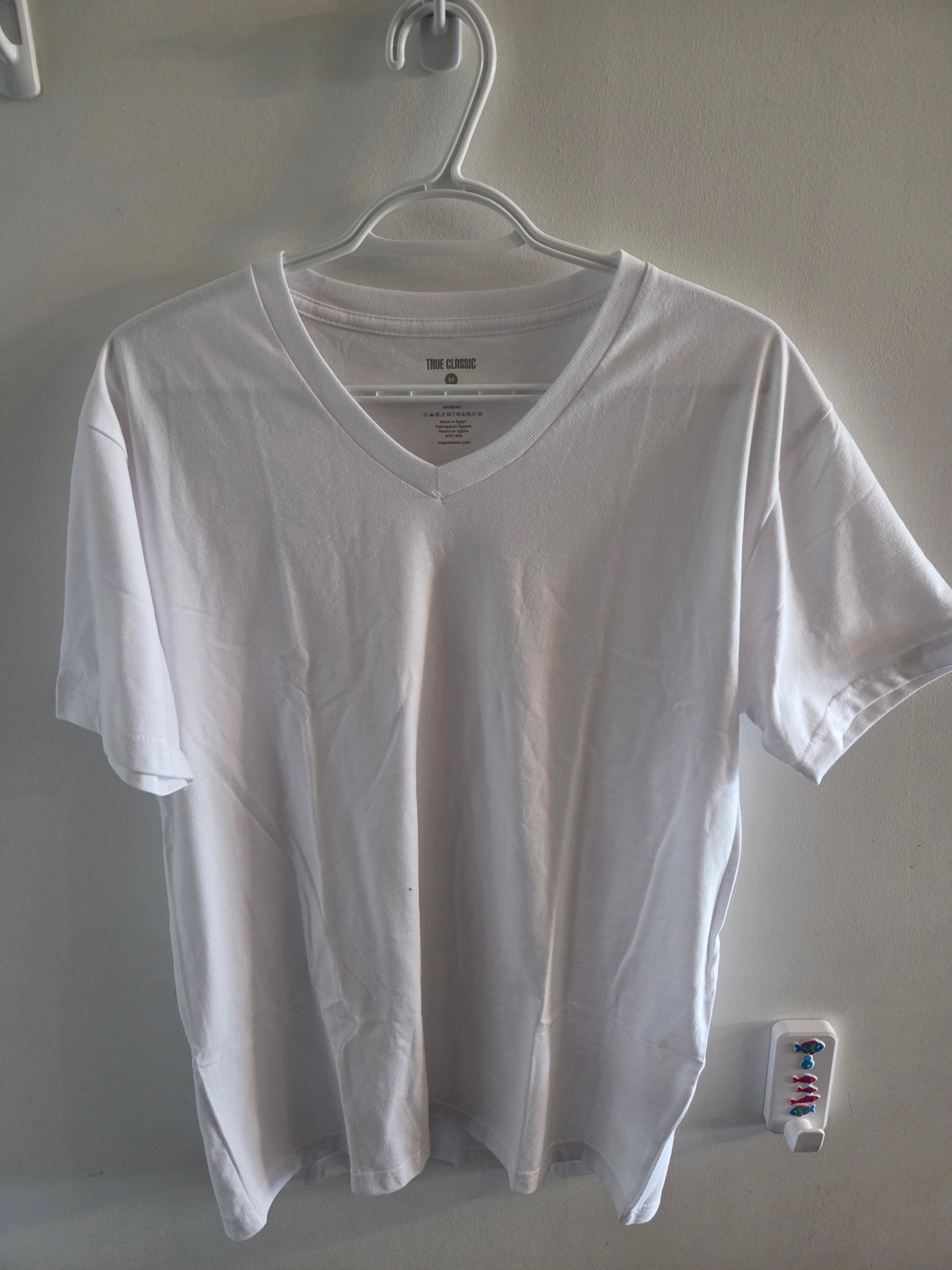 True Classic Men's V-Neck T-Shirt (M, White)