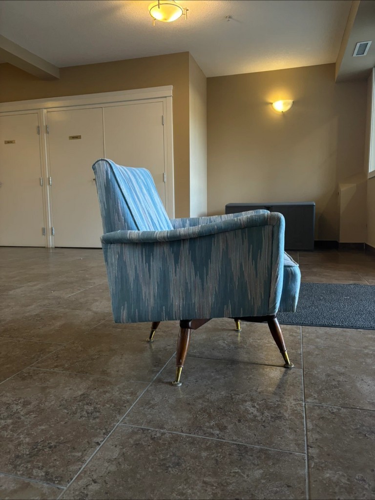 Vintage Mid-Century Modern Swivel Armchair Rocker - photo 4