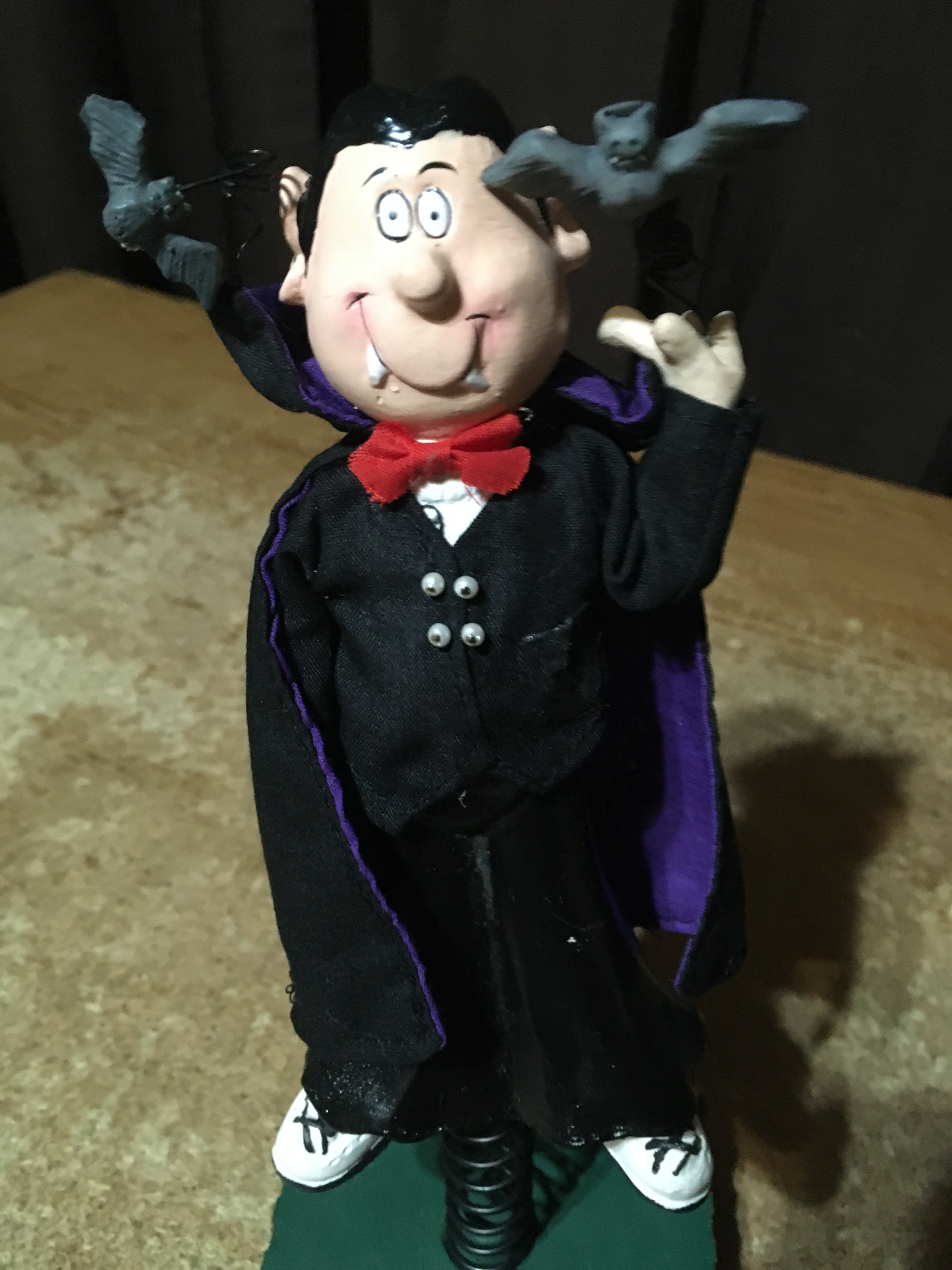 2002 AVON BOBBLE DRACULA VAMPIRE PUMPKIN BATS HALLOWEEN FIGURE - photo 2