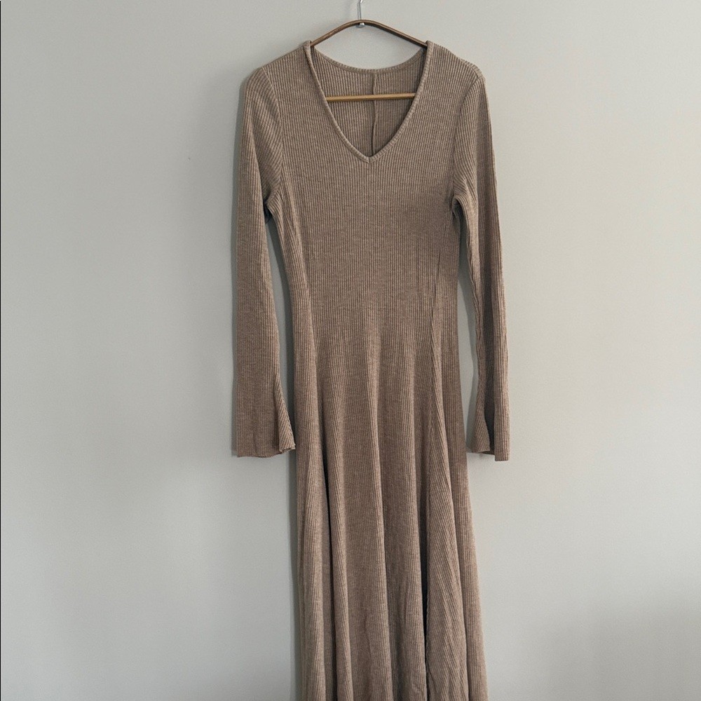 Quiet Luxury Tan Long Sleeve Knit Maxi Dress - photo 4