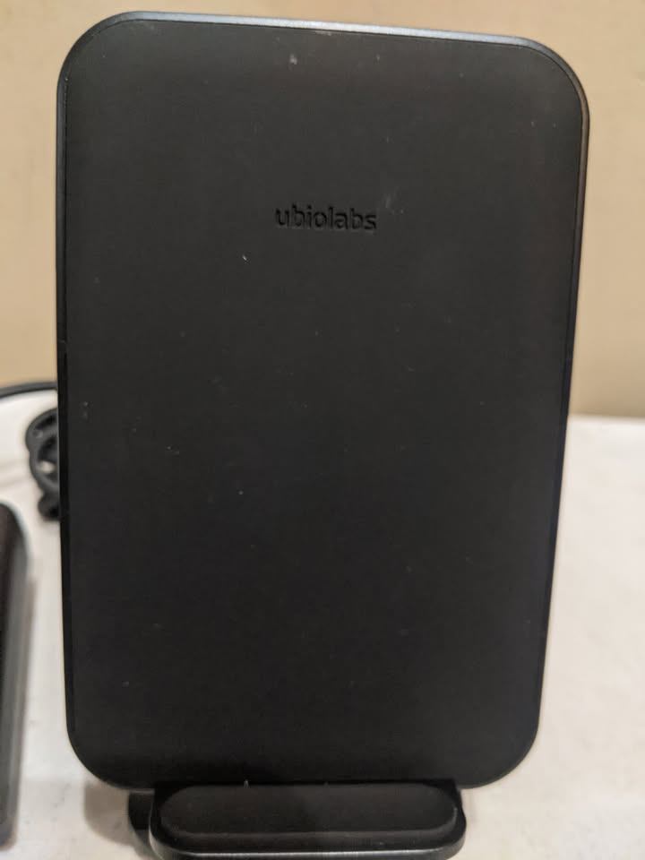 Ubio Labs 15 W Wireless Charging Stand or similar one - photo 2