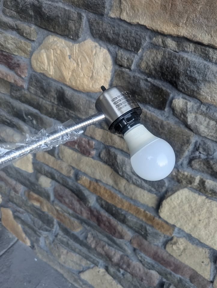 2 head stand-up light, (LED bulbs for $10 extra) - photo 3