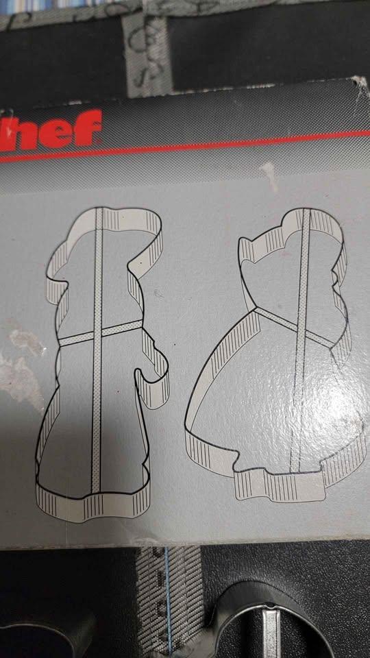 Vintage new old stock Dutch boy Girl cookie cutters metal Amish - photo 3