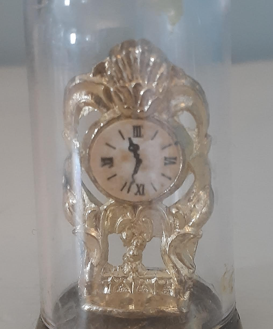 Vintage Dollhouse Miniature Gilt Metal Mantle Clock In Dome - photo 2