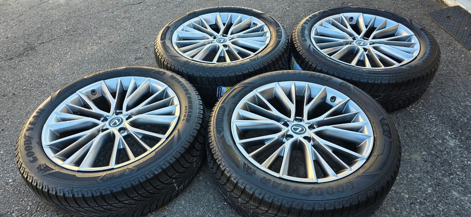 OEM 20”Lexus RX(5x114)+ NEW 235/55/R20 Goodyear snows +TPMS