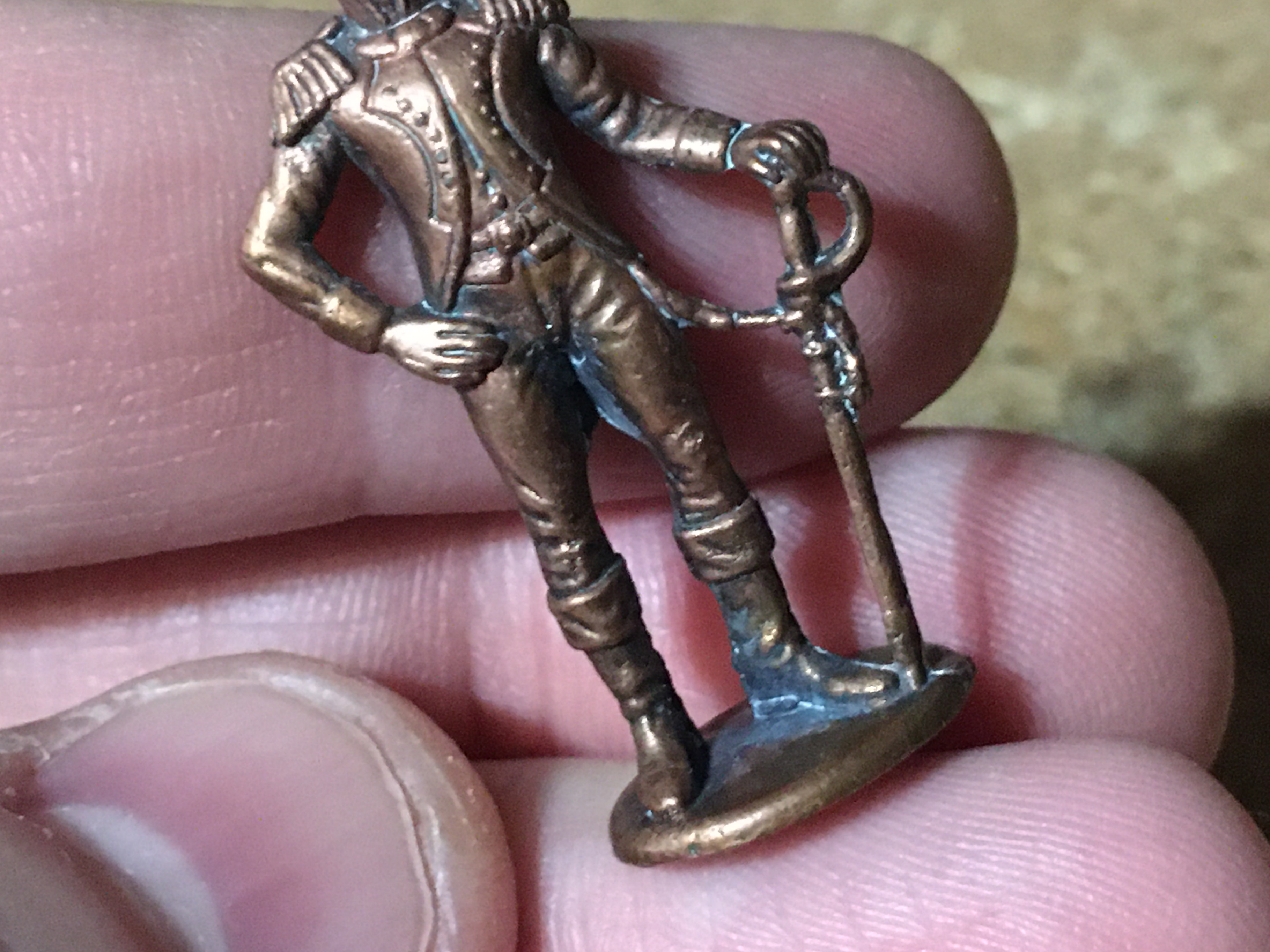 VINTAGE METAL MILITARY TINY SOLDIER FIGURE COPPER COLOR - photo 5