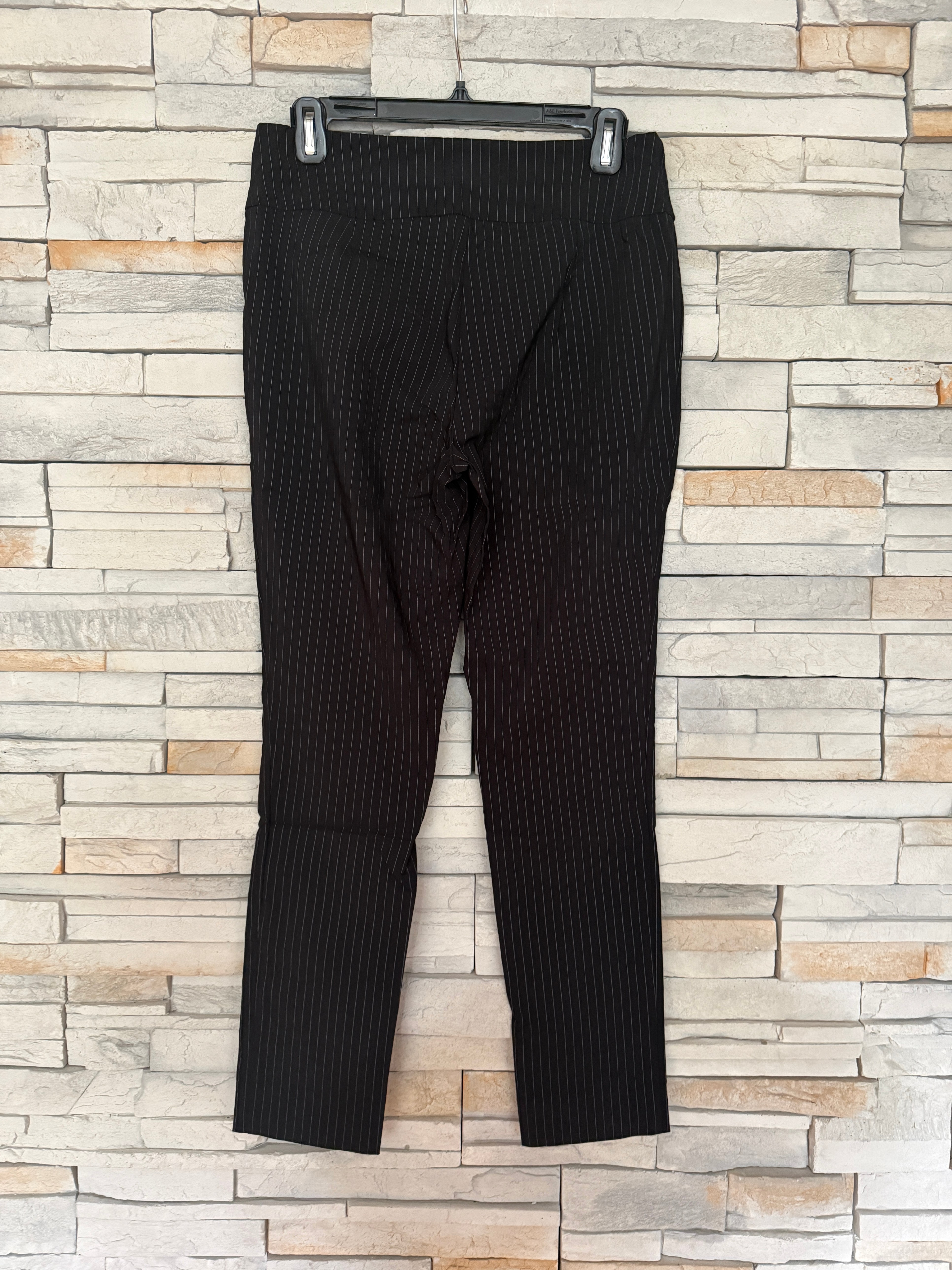 Le Chateau Black Pinstripe Pull On Stretch Pants 6 NWOT - photo 4