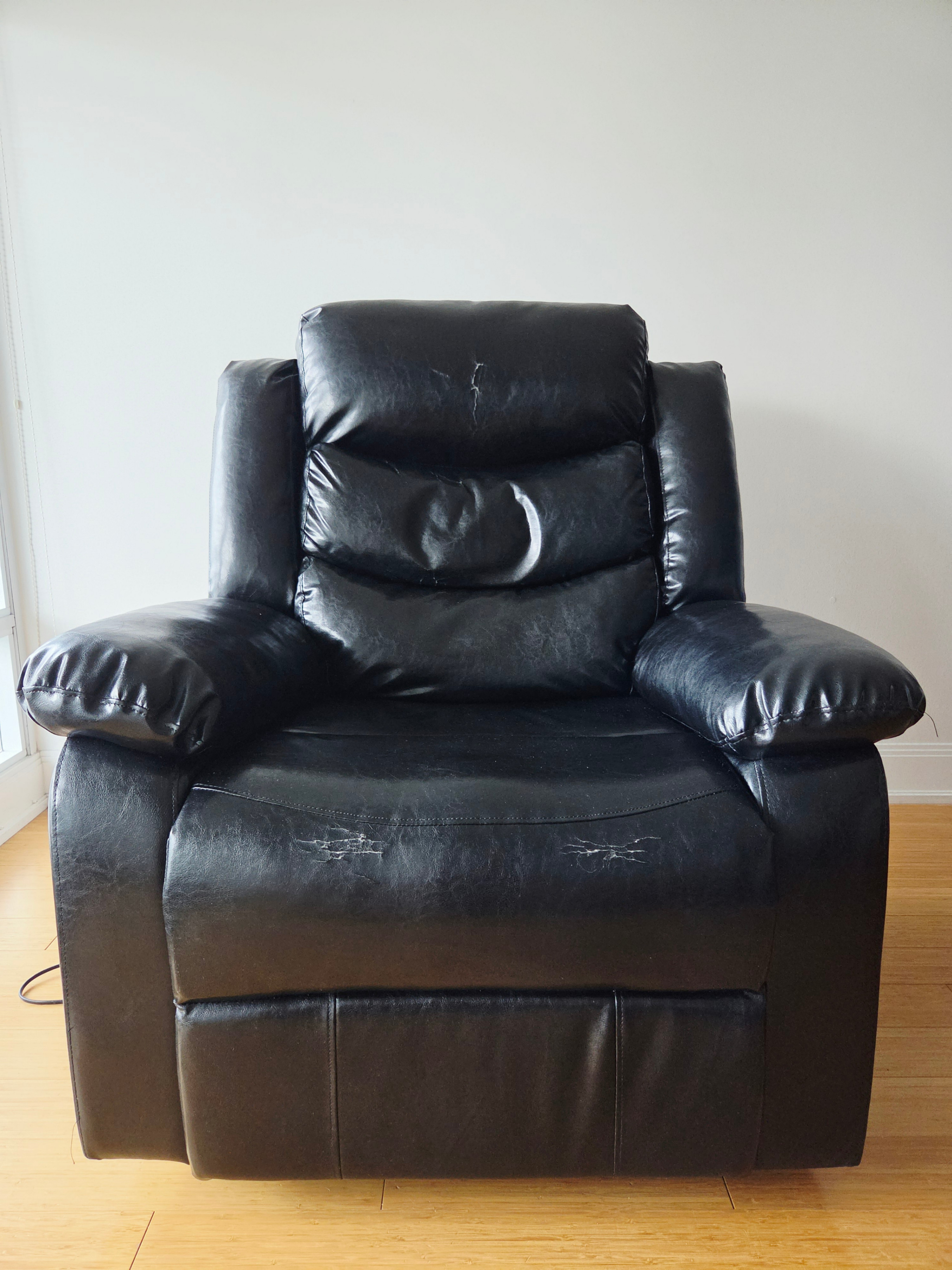 Leon's Black Power Recliner