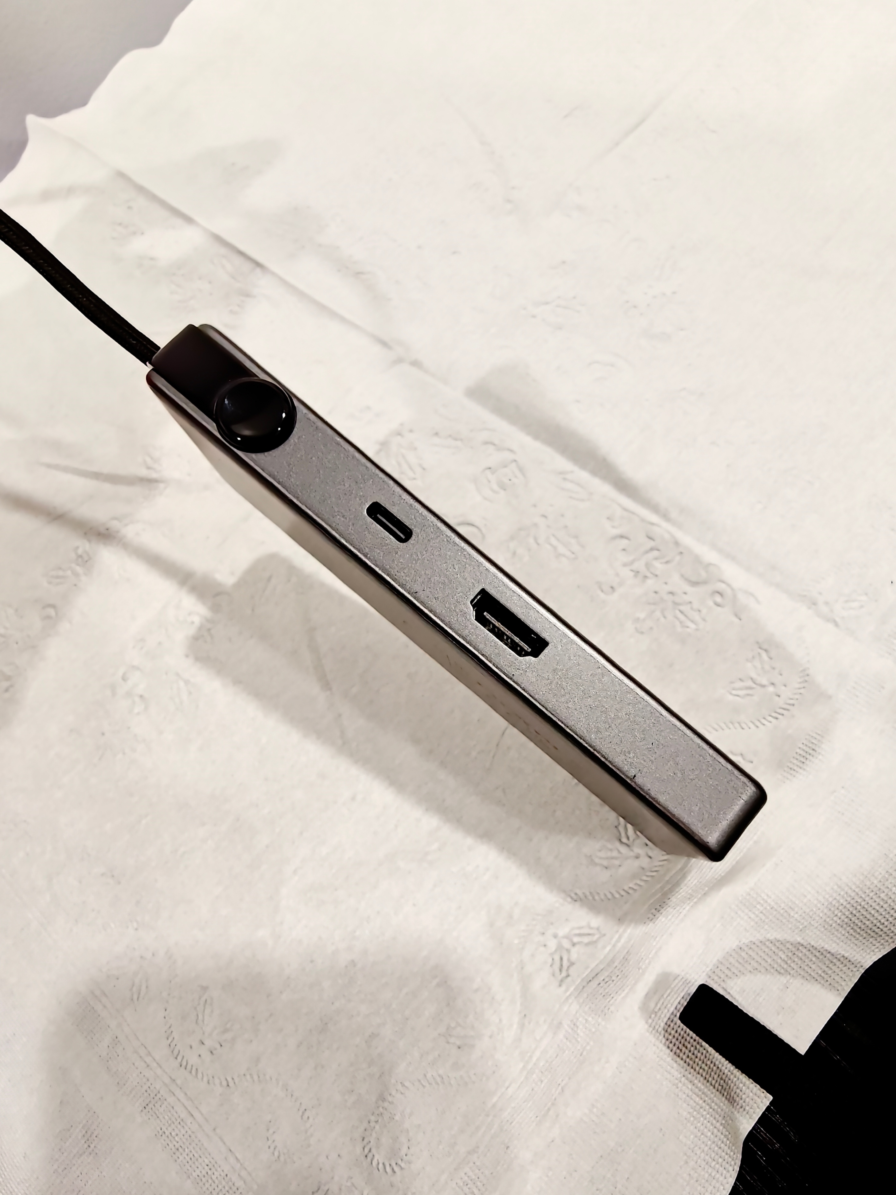 UGREEN Uno 6-in-1 USB-C Hub with Smart Screen (4K HDMI, 100W PD) - photo 2