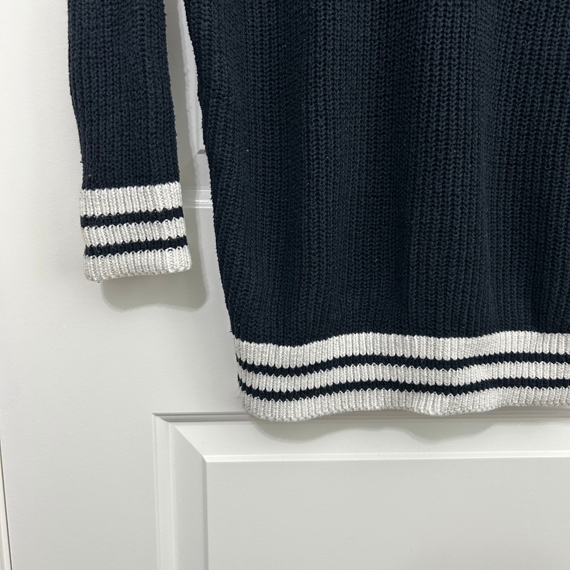Abercrombie & Fitch V-Neck Cricket Sweater – Black, XS/S - photo 4